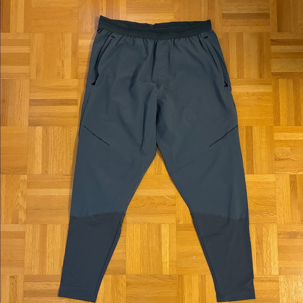 Men's 2XU grey Jogger / Running Pants